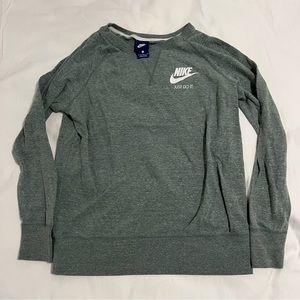 Nike Sportswear Green Long Sleeve size L